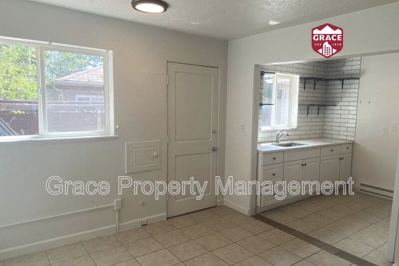 1944 1/2 Oswego St. - 1944 1/2 Oswego St.