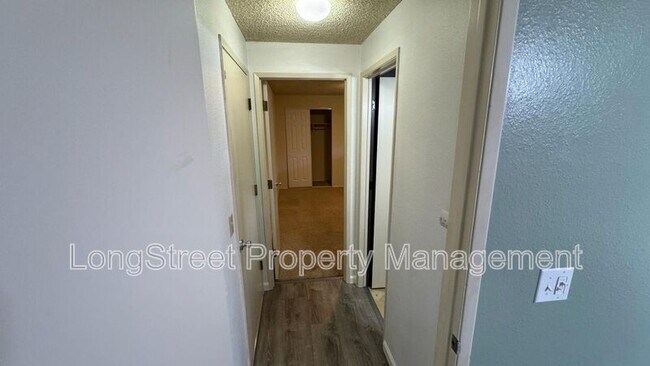 Building Photo - 1010 Tyson Pl SW