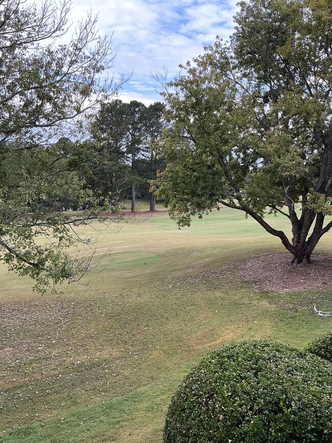 Foto del edificio - Beautiful 2BR/2.5 Bath Townhome on a Priva...