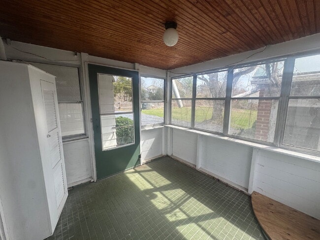 Building Photo - 4-Bedroom country homestead in Strasburg with Spacious Living — 1,445 Sq Ft of Comfort!