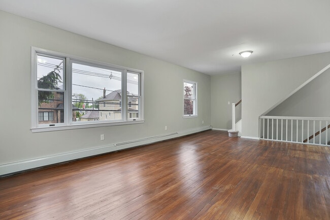 Building Photo - 1634 Maple St