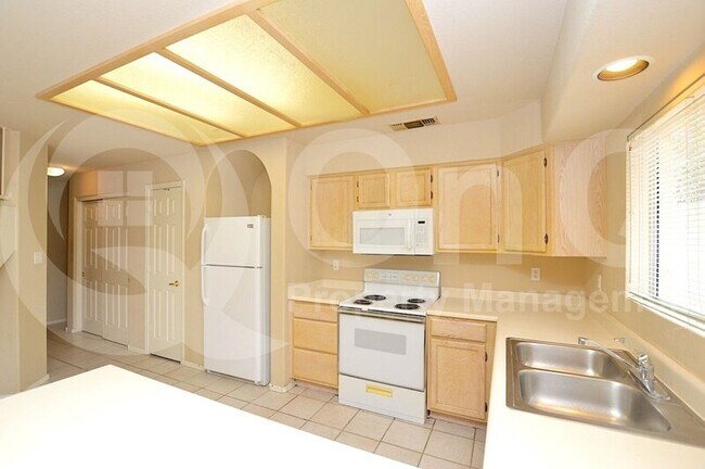 Building Photo - 5028 E Siesta Dr