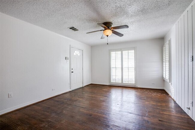 Foto del edificio - 1425 Cedar Crest Dr