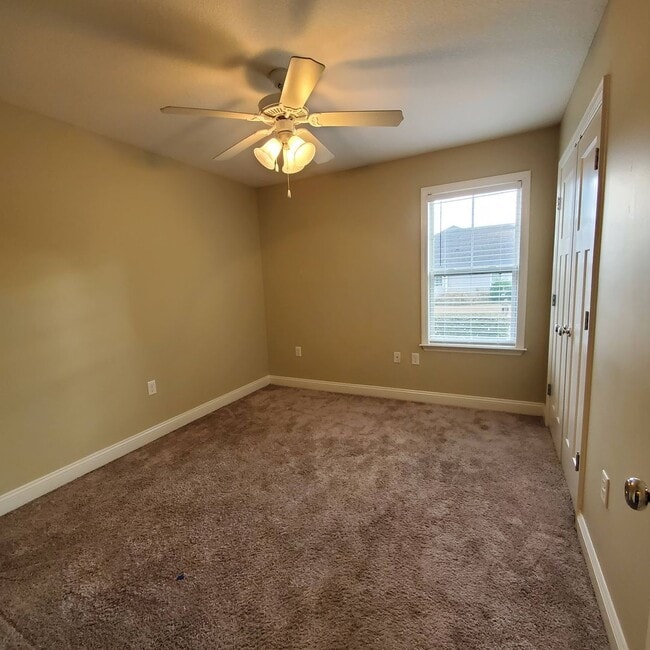 Foto del edificio - Modern Elegance Meets Southern Comfort: 4BR/2BA Gem in Northlake Neighborhood!