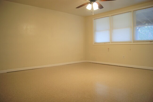 Foto del edificio - Centrally Located 3-Bedroom Halethorpe Hom...