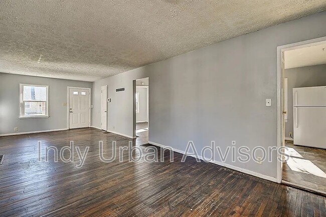 Foto del edificio - 1842 N Holmes Ave