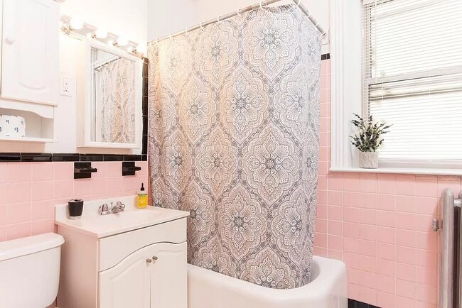 Building Photo - 22 Euston St