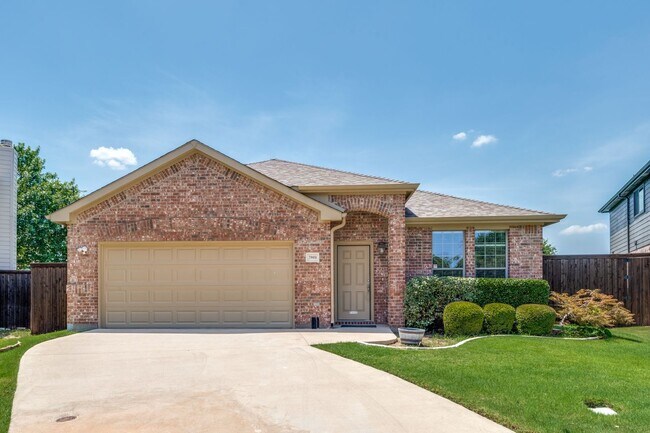 Building Photo - One Story, 4 bedroom, 2 bathroom home in M...