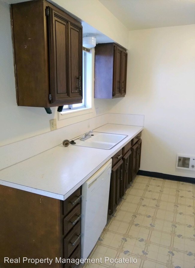 Building Photo - 1740 S Fairway Dr
