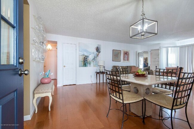 Foto del edificio - 185 Tulip Ln