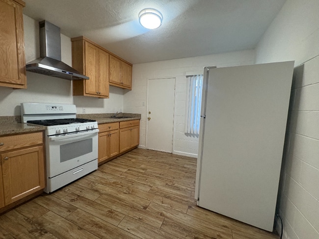 Building Photo - 109 8th St