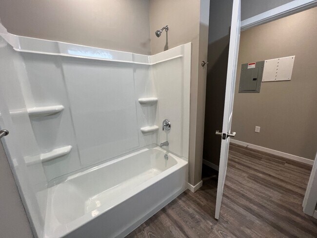 Building Photo - 4440 - 4450 S 26th St