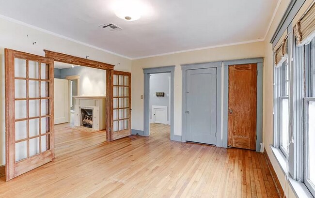 Building Photo - 703 Avondale St