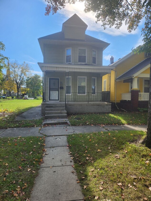 Primary Photo - 3 BR House near Downtown