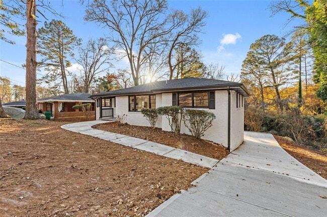 Building Photo - 2241 Glendale Dr
