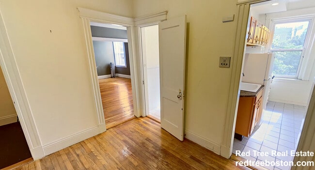 Building Photo - 195 Park Dr