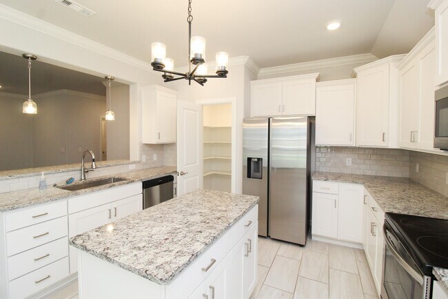 Building Photo - 96 N Hinsdale Ave