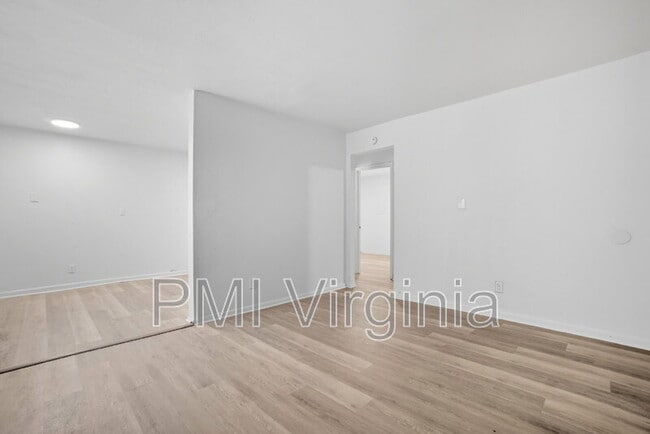 Foto del edificio - 417 E Little Creek Rd