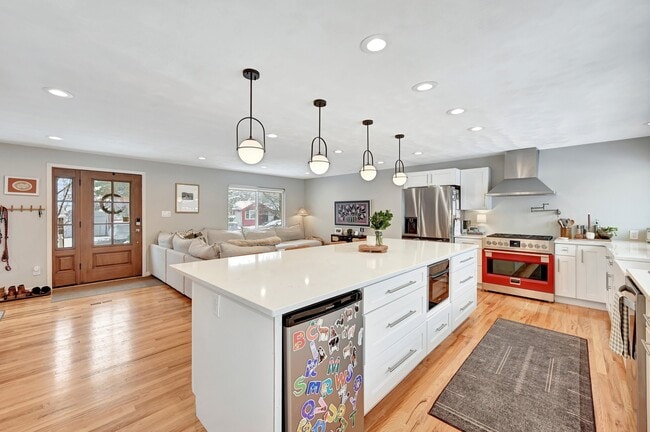 Building Photo - 6526 S Elizabeth Way