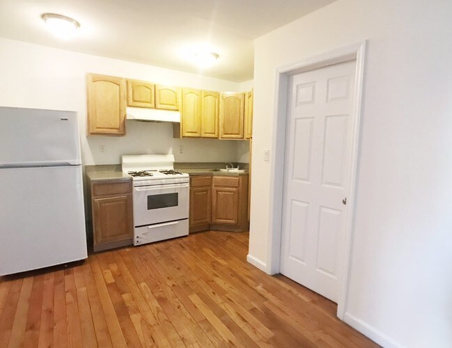 Building Photo - 65 E 175th St