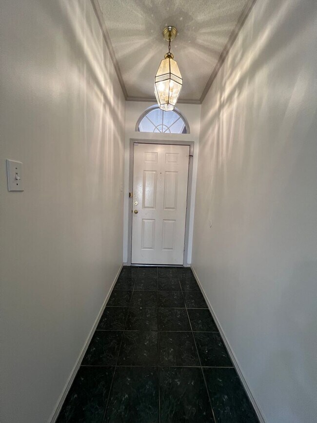 Building Photo - Welcome Home!!