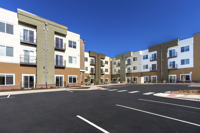 Oakridge Crossing Senior Community - Apartments in Fort Collins, CO ...