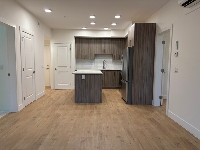 Photo du bâtiment - 1036 Coronation Ave