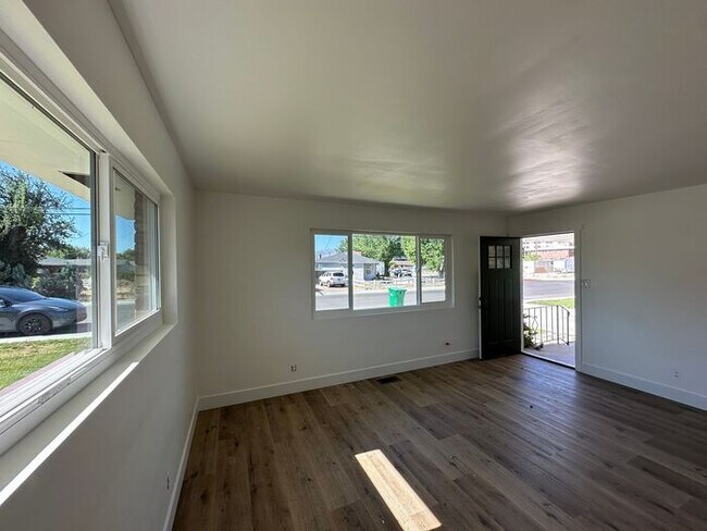Foto del edificio - 905 E Taylor St