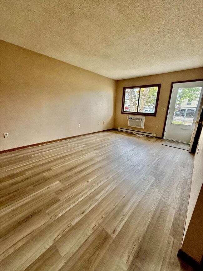 Building Photo - 1110/1114 2nd St SE