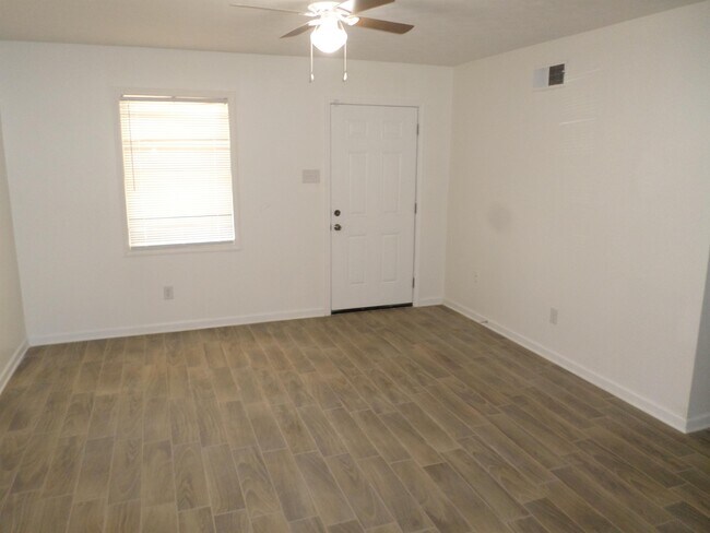 Foto del edificio - 3326 Sinclair St