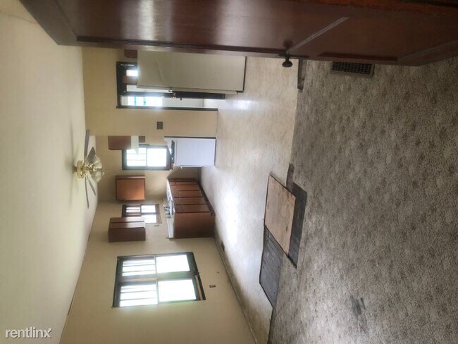 Foto del edificio - 1080 Port Rd