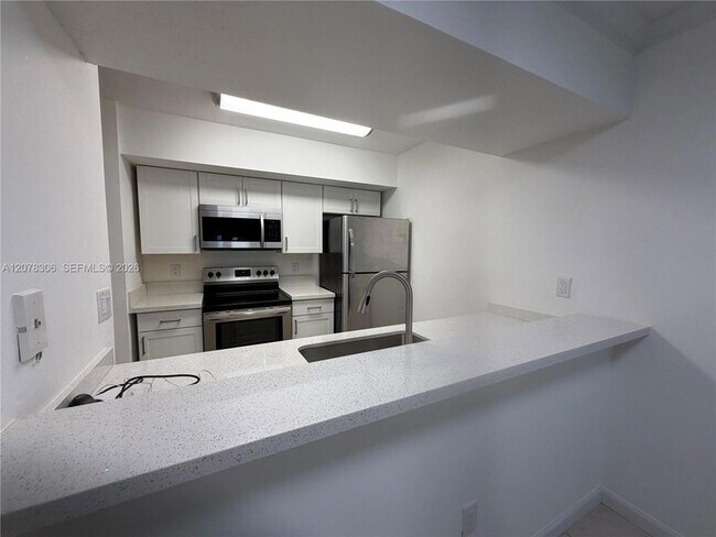 Foto del edificio - 18226 Mediterranean Blvd