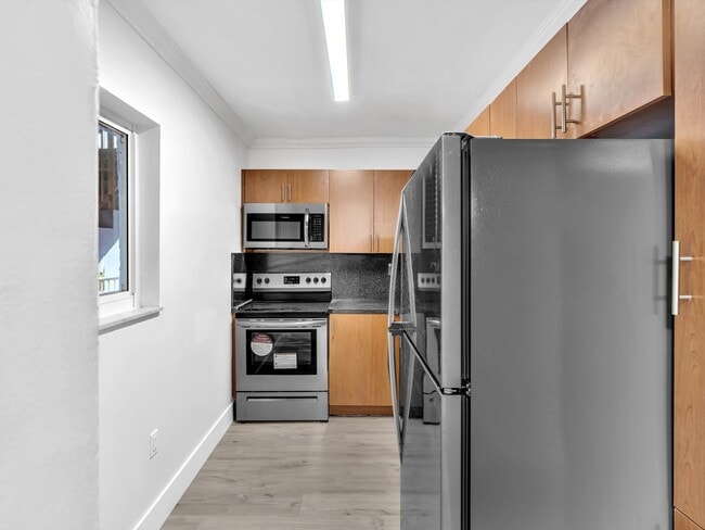 Building Photo - Marina View