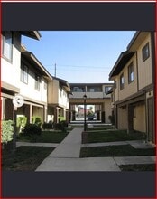 Building Photo - 119 S Magnolia Ave
