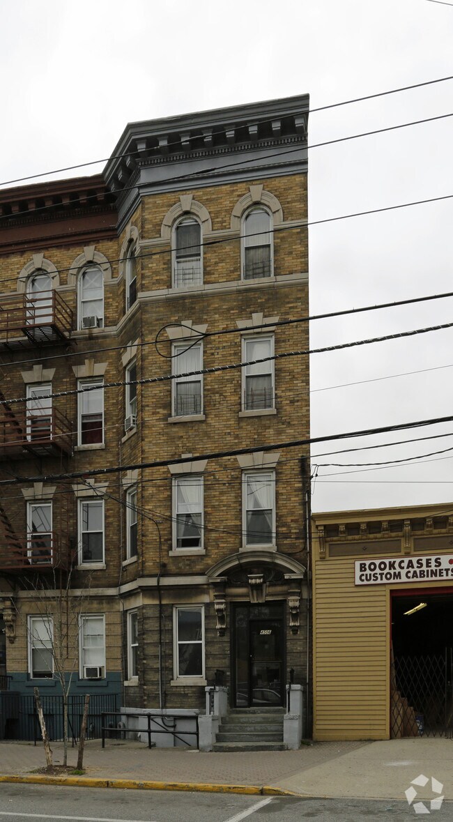 Building Photo - 4506 Park Ave