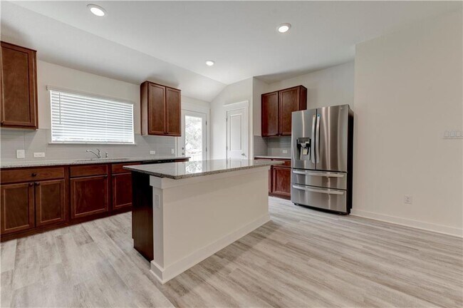 Building Photo - 1328 Kneehigh Ln