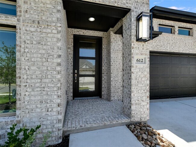 Building Photo - 612 Jefferson Dr