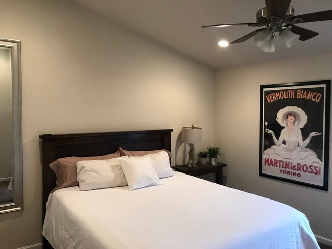Master bedroom - 2153 Wainwright Ct