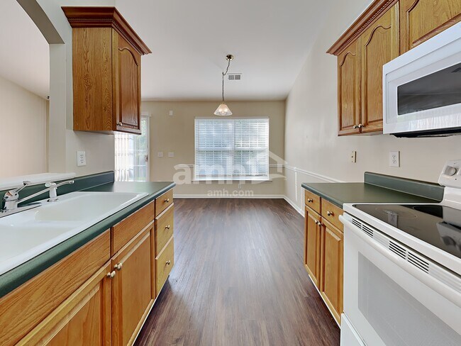Foto del edificio - 3702 Tuxford Ln