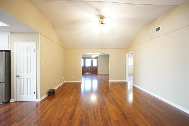Building Photo - 7726 Barberton Dr
