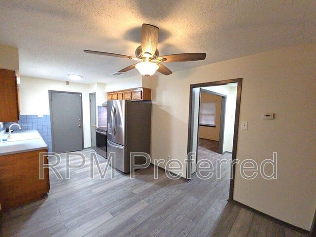 Building Photo - 1206 Alamo Ave