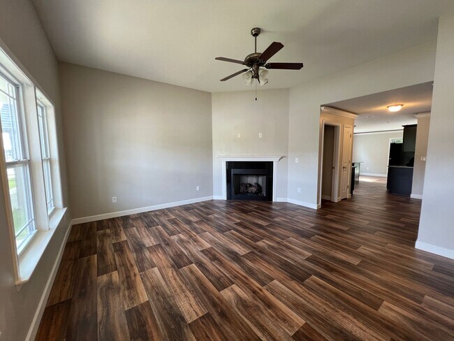 Foto del edificio - Spacious 3/2 Move In Ready Now!
