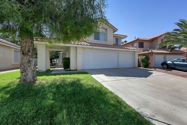 Foto del edificio - Green Valley Home! Beautiful &  Spacious! Stainless steel appliances! Washer & dryer! No pets!