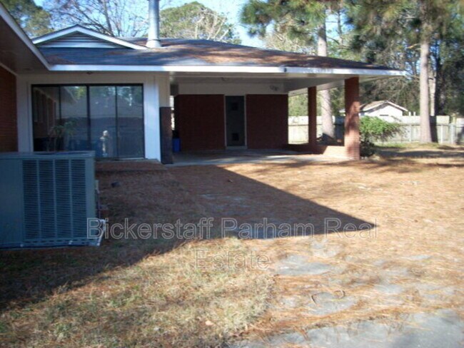 Building Photo - 2931 Glenbrook Dr