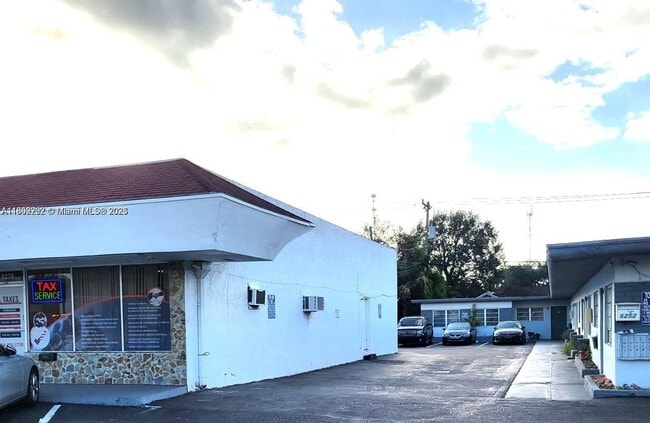 Foto del edificio - 6300 Miramar Pkwy