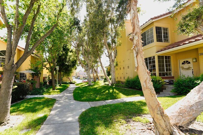 Building Photo - ****AVAILABLE NOW!! TWO BEDROOM TWO BATH CONDO IN GREAT LOCATION!!!!!!
