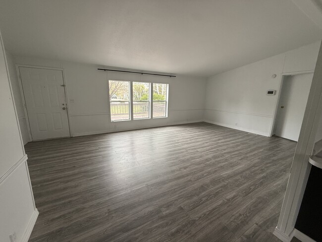 Building Photo - 4140 Bonanza Cir