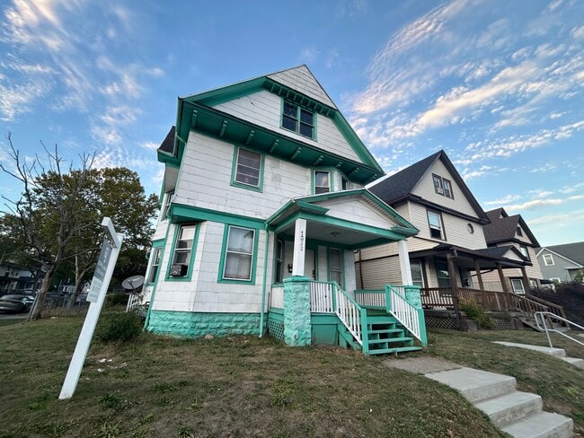 Building Photo - 1322 E Main St