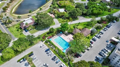 Building Photo - 3050 N Palm Aire Dr