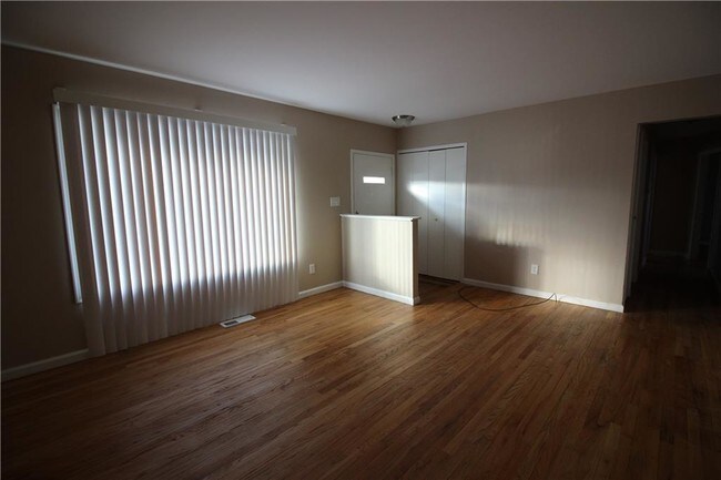 Foto del edificio - 27089 Mayfair Ave